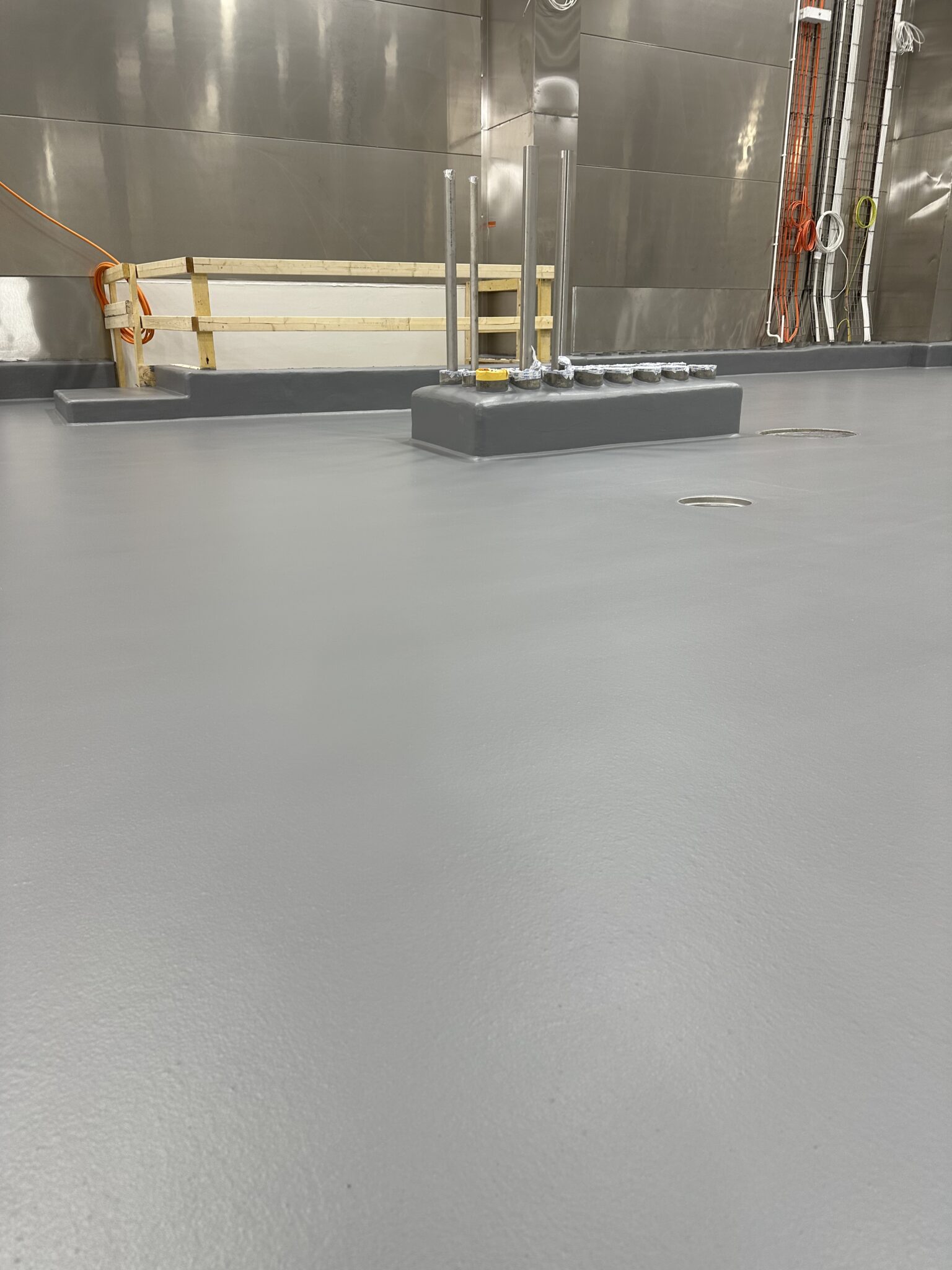 Kiiltopolyuretaanilattia